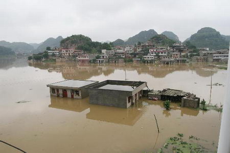 贵州17个县市遭洪涝风暴18人死亡(组图)