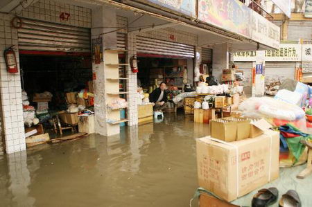 贵州17个县市遭洪涝风暴18人死亡(组图)