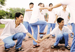 我们都是一家人-天津举办川籍学生心理成长营