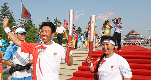 殷玉珍捨命治沙獲譽綠化女狀元 鄂爾多斯傳聖火