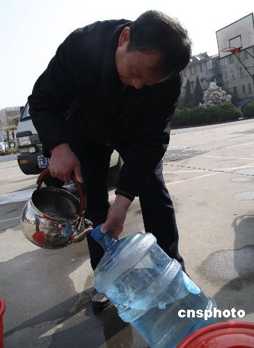 【综述】江苏盐城自来水遭污染 城区大面积断