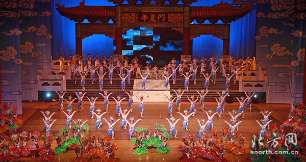 天津华夏未来艺术团表演歌舞《大海啊,故乡》