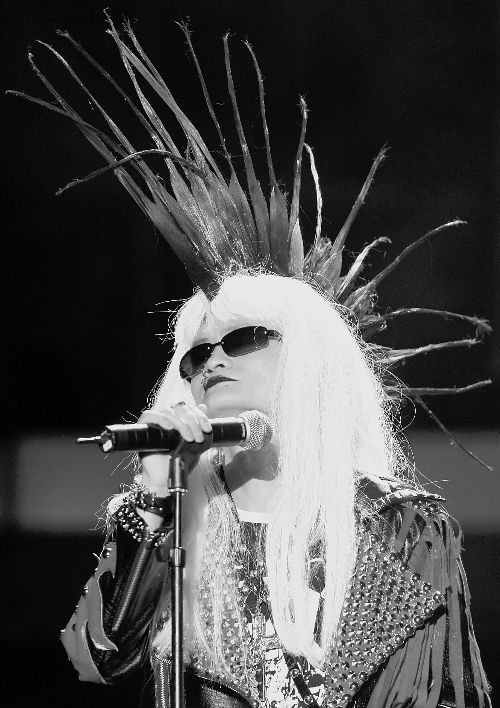 阿里巴巴10周年庆典 马云 朋克造型 亮相雷死人