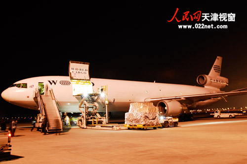 由阿聯酋首都阿布扎比起飛的阿聯酋阿提哈德航空公司一架MD-11飛機，平穩地降落在天津濱海國際機場