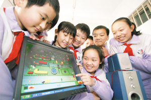 天津小学生班会网上开 80后老师教学有新招