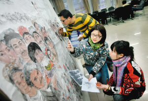 天津美院学生创作巨幅国画 鼓励阿依努尔-阿依
