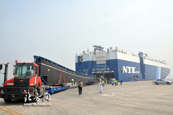 天津港滚装码头接卸49米超长模具配件-天津港