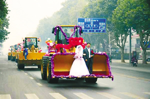 最牛的婚礼车队_中国最豪华婚礼车队