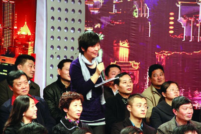 南京重点部门述职评议会 电视网络卫星直播车