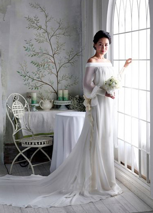 韩式拖尾婚纱展现优雅曼妙身材-婚纱,女装,韩国