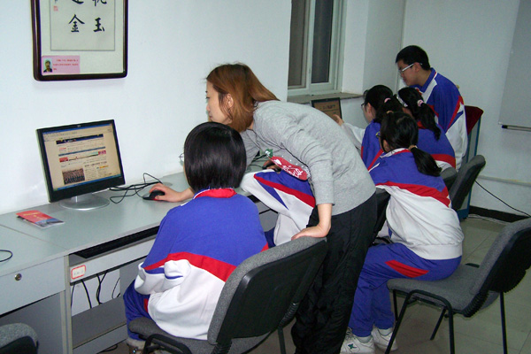 南京路社区青少年健康上网绿色上网知识普及
