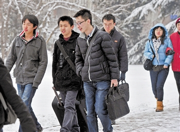 天津市高校开学在即 外地大学生陆续返校-天津