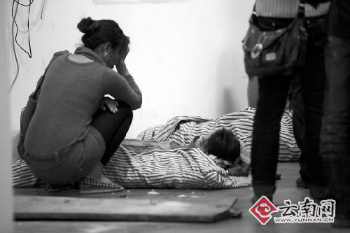 地震直击:女儿厕所呼救 母亲无奈转身 一生悔恨