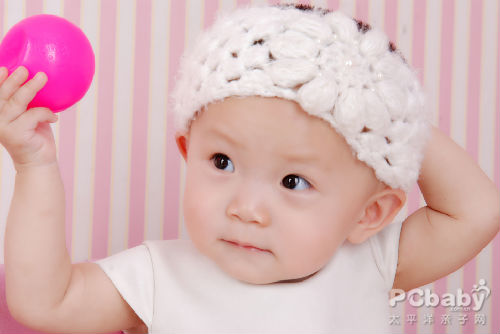 婴儿几个月可以看出来像谁 8044474_319004.jpg