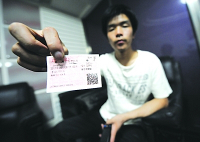 小伙称无钱补火车票 南京站要求其干活抵车票