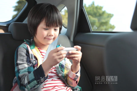 专为汽车后座打造 丰田推出苹果手机游戏软件