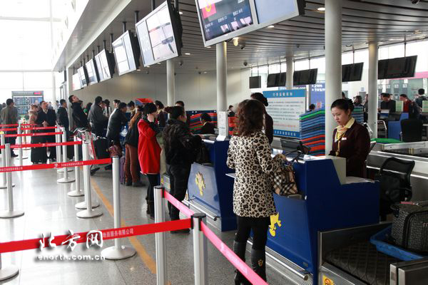 雾锁津城 天津机场今冬首次大面积航班延误-机