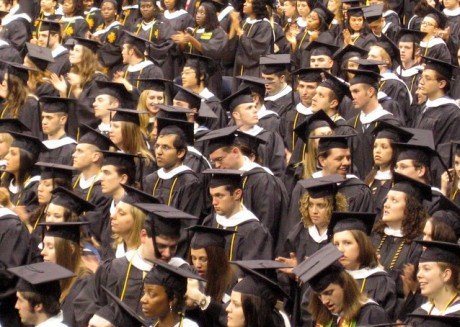 美国毕业生2011薪情调查 82%学科起薪有增长