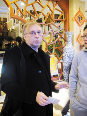 ƣ��������ٽ����ɫ