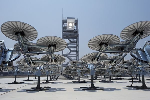 揭秘日本太阳能发电站 外型似圆形花瓣(图)-太阳能