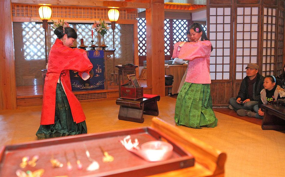 杭州父母花费10多万元为女儿办传统式成人礼