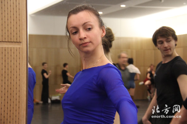 俄罗斯芭蕾舞团优雅旋转 史上最浪漫爱情将上