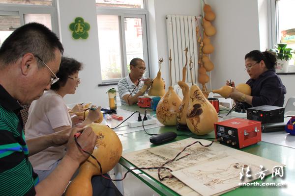 天津和平区残联创办爱心工厂 葫芦烫画网上销