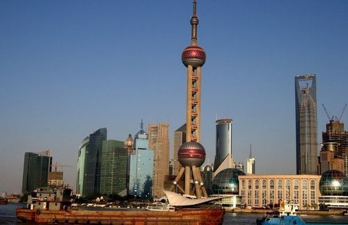 上海经济总量发展数据_上海经济管理学校照片