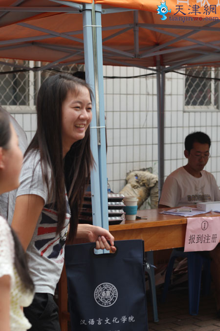 图集:天津高校迎新风景 志愿者很忙-志愿者,南