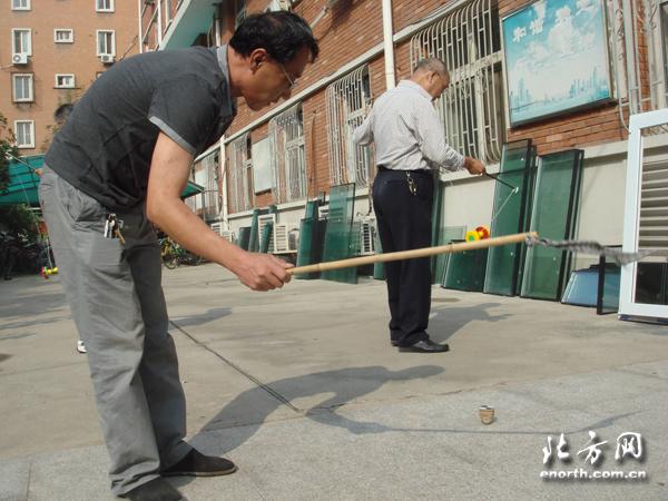 天津和平区卫津路社区举办老年人趣味运动会-
