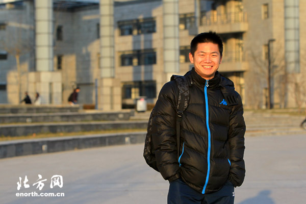励志哥范锦伟25岁上大学 青春是用来拼搏的