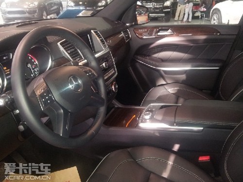 天津车市 :奔驰GL350\/550港口最新报价2013款