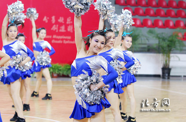 天津市大学生啦啦操赛举行 选拔东亚运表演队