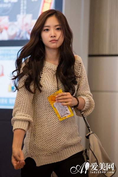 <em>少女时代</em>示范宽松<em>毛衣</em>+紧身裤显瘦搭-<em>少女时代</em>