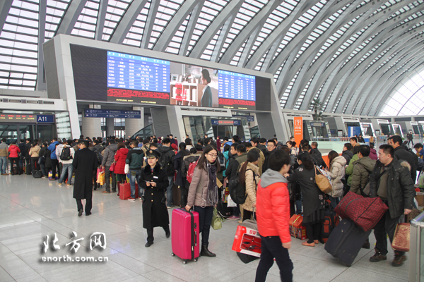 天津西站進入春節前最後高峯 日迎送旅客3萬人