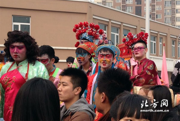 天津津南葛沽鎮27道寶輦花會吸引觀衆上萬人