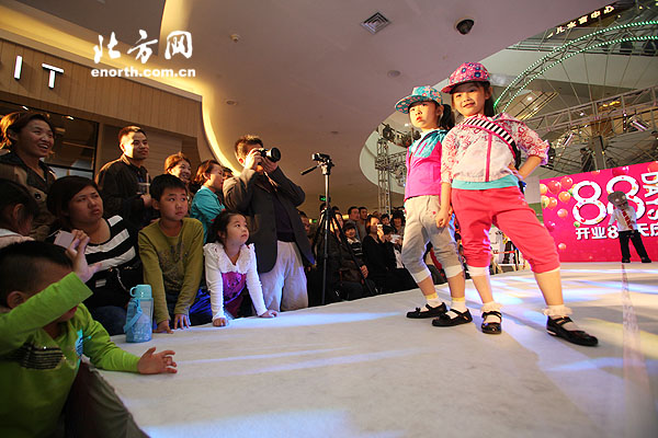 天津西青經濟開發區上演春季時裝秀