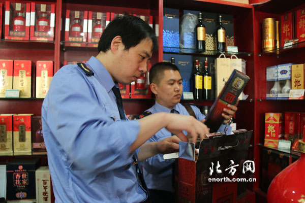 天津工商突擊檢查 查獲假“津酒”價值11餘萬元