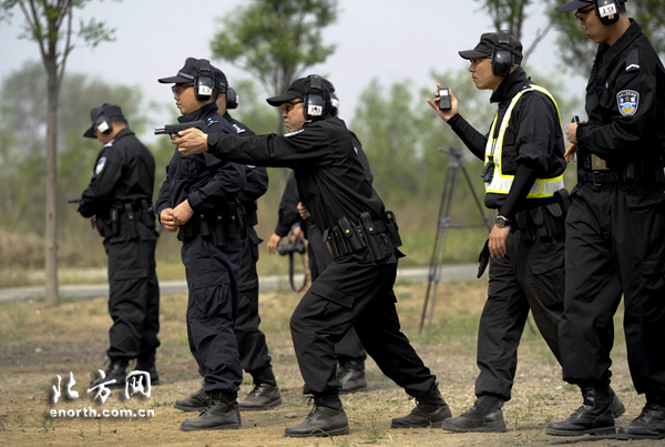 天津市公安局啓動依法使用武器警械專項訓練