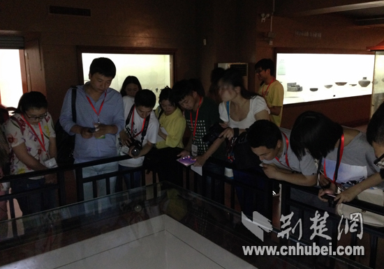 全國網媒記者參訪荊州博物館 近距離感受楚文化精華