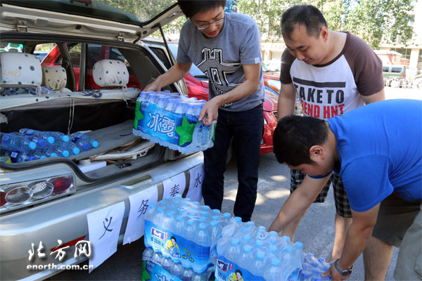 天津6.4萬考生走進考場 津城“愛”滿高考路