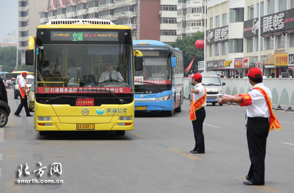 濱海新區公交集團518路開展安全服務宣傳活動