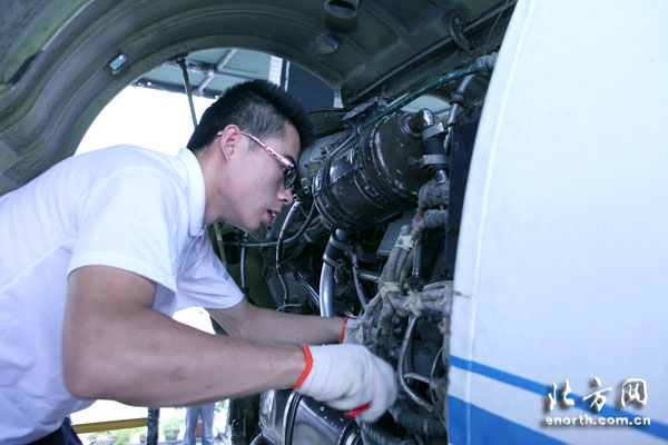 全國首屆飛機發動機拆裝調試 維修大賽在津舉行