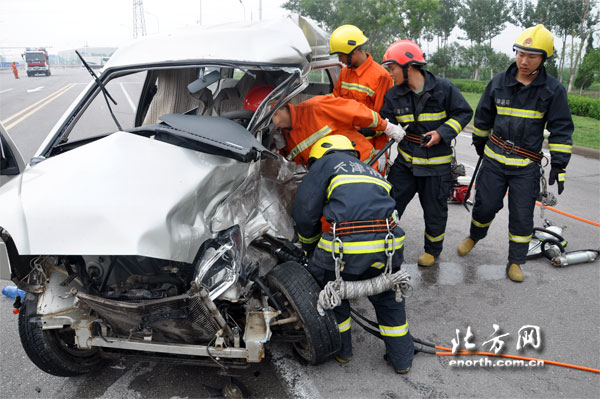 天津高新區發生兩車相撞事故 一司機當場死亡