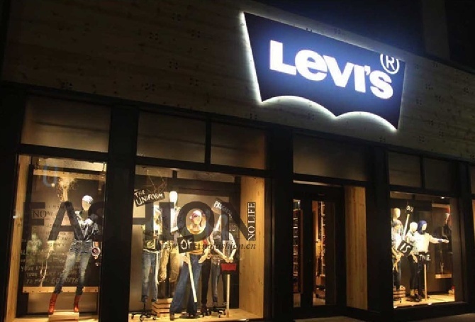 Levi's李维斯二季度盈利暴降76.2%