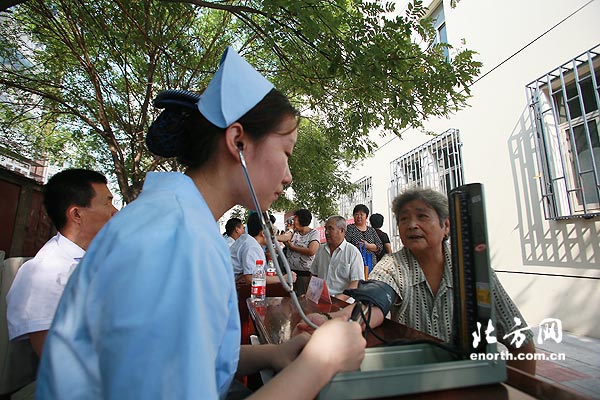 西青醫院持續開展專家進社區義診活動