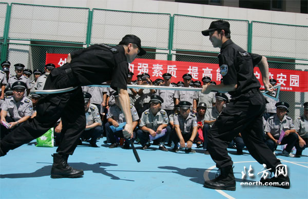 開學臨近 天津學校組織安保人員進行專業培訓