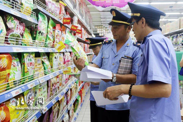 天津突击检查两家大型超市 节日市场吃得放心