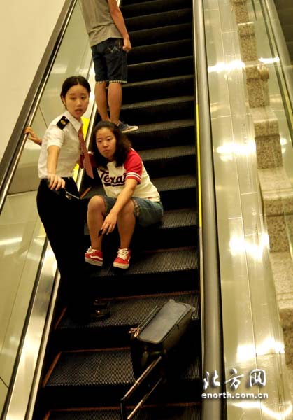 天津西站開展電梯故障演練 “傷者”及時獲救
