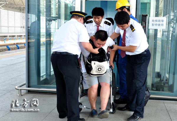 天津西站開展電梯故障演練 “傷者”及時獲救